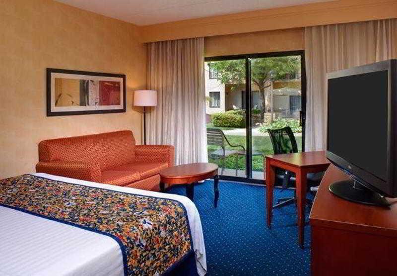 Hotel Courtyard Detroit Metro Airport Romulus Chambre photo